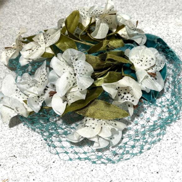 Evelyn Varon Exclusive vintage blue mesh velvet & white floral fascinator hat OS - Picture 5 of 7